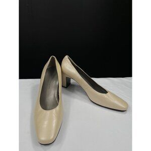 Vintage Bandolino SKU 231 Beige Leather Block Heel Pumps Size 7.5